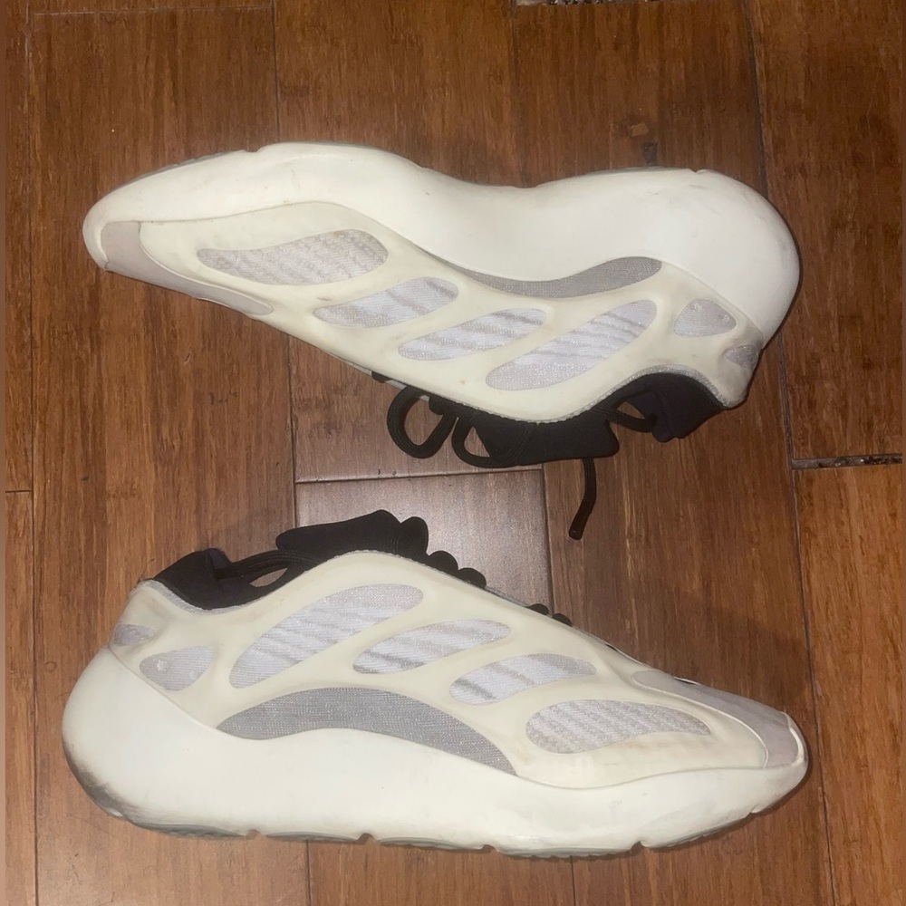 yezzy 700 boost